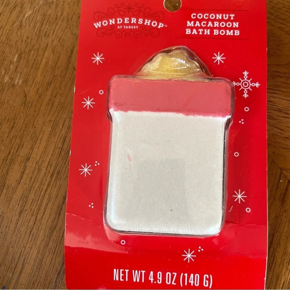 New in package set of 3 bath bombs vanilla crème brûlée coconut macaron